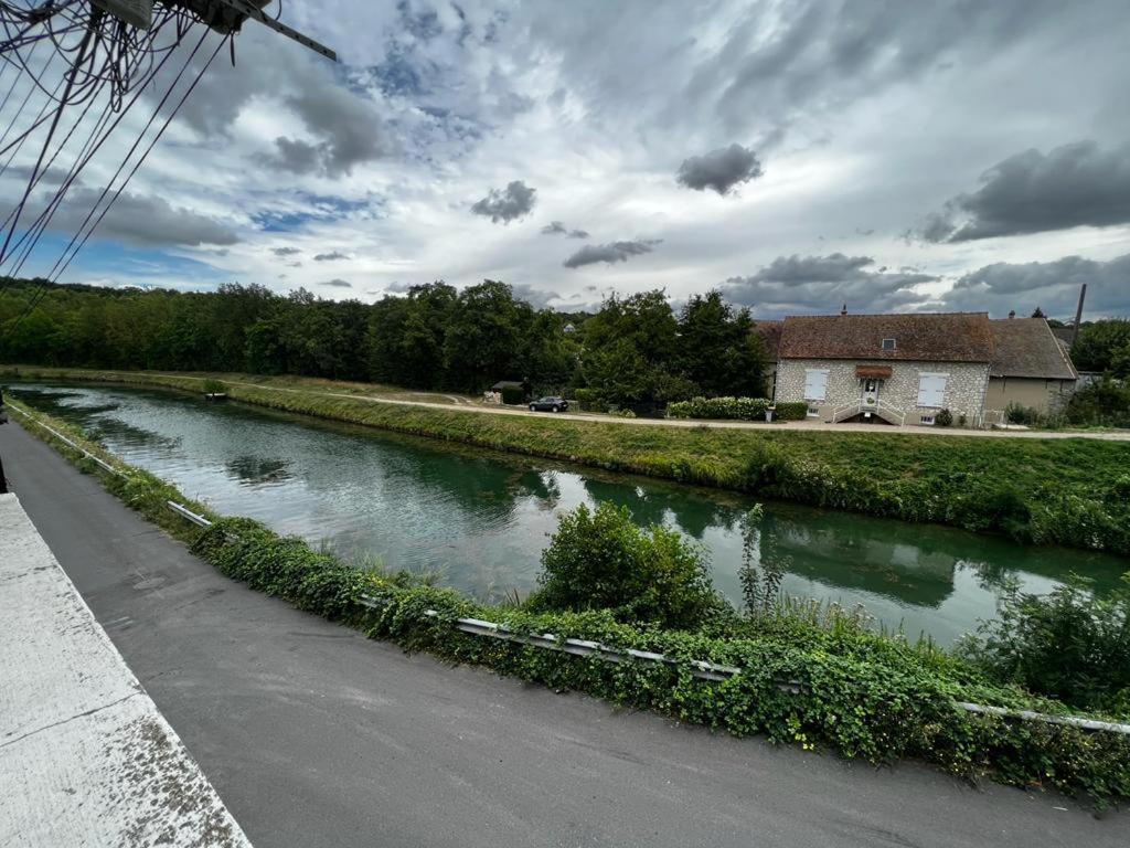 F2+ Au Bord De L'Eau Apartment Moret-sur-Loing Exterior photo